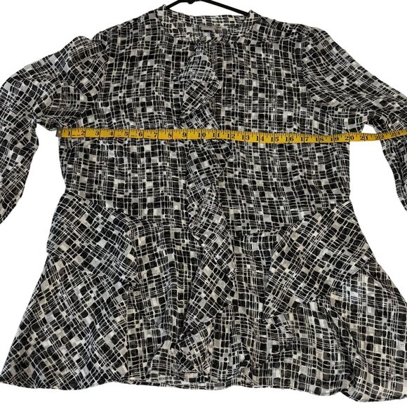 Chicos Black & White Geometric Ruffle Blouse Size 1 = M Sheer Lightweight - Picture 11 of 11